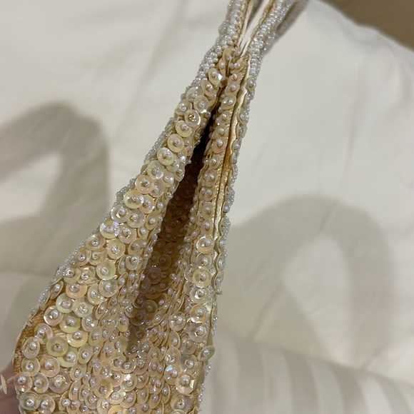 VINTAGE 1960’s LA REGALE IVORY IRIDESCENT & WHITE PEARL FULLY BEADED EVENING BAG - Picture 10 of 12